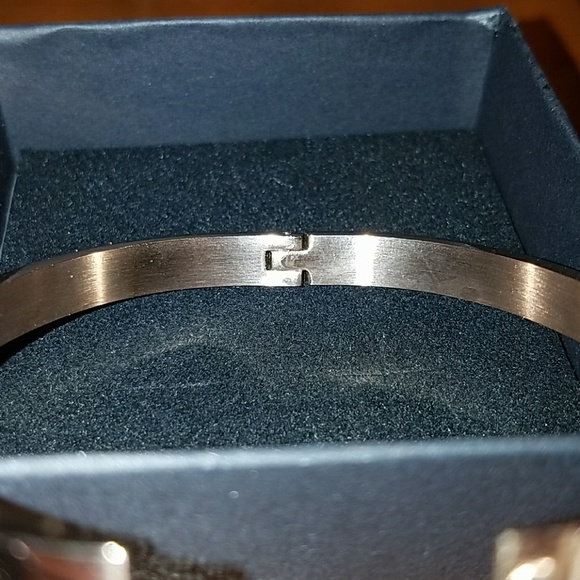 18k Rose Gold Locking Love Bangle Bracelet - Picture 3 of 7